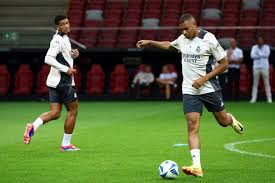 鸡哥漏球！基恩破门，意大利扳回一城.